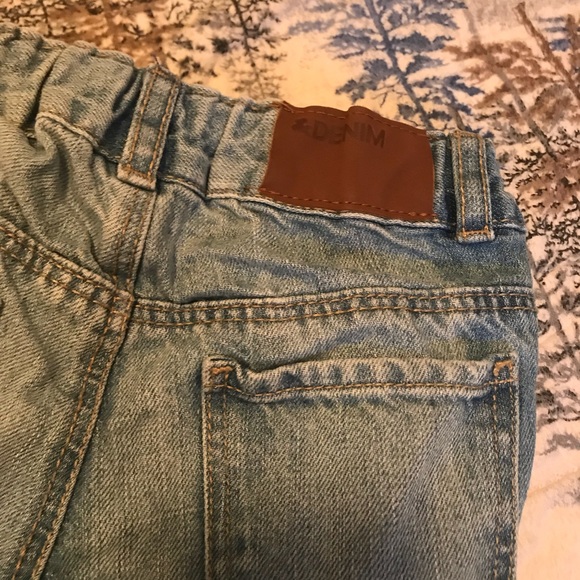 🌸2/$10 SALE🌸 H&M Baby Jeans - 9-12 Months - Picture 4 of 5